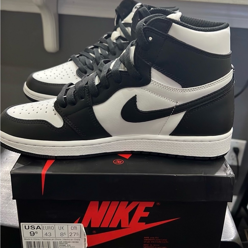 Nike Air Jordan 1 Retro High OG Shoes MAKE ME A SOLID OFFER!!